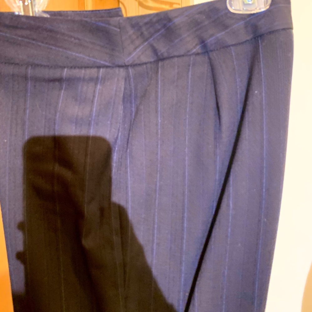 💥EUC💥Beautiful & Classic Navy Blue Pinstripe Blazer AND Trousers - Size 6 - Picture 11 of 16